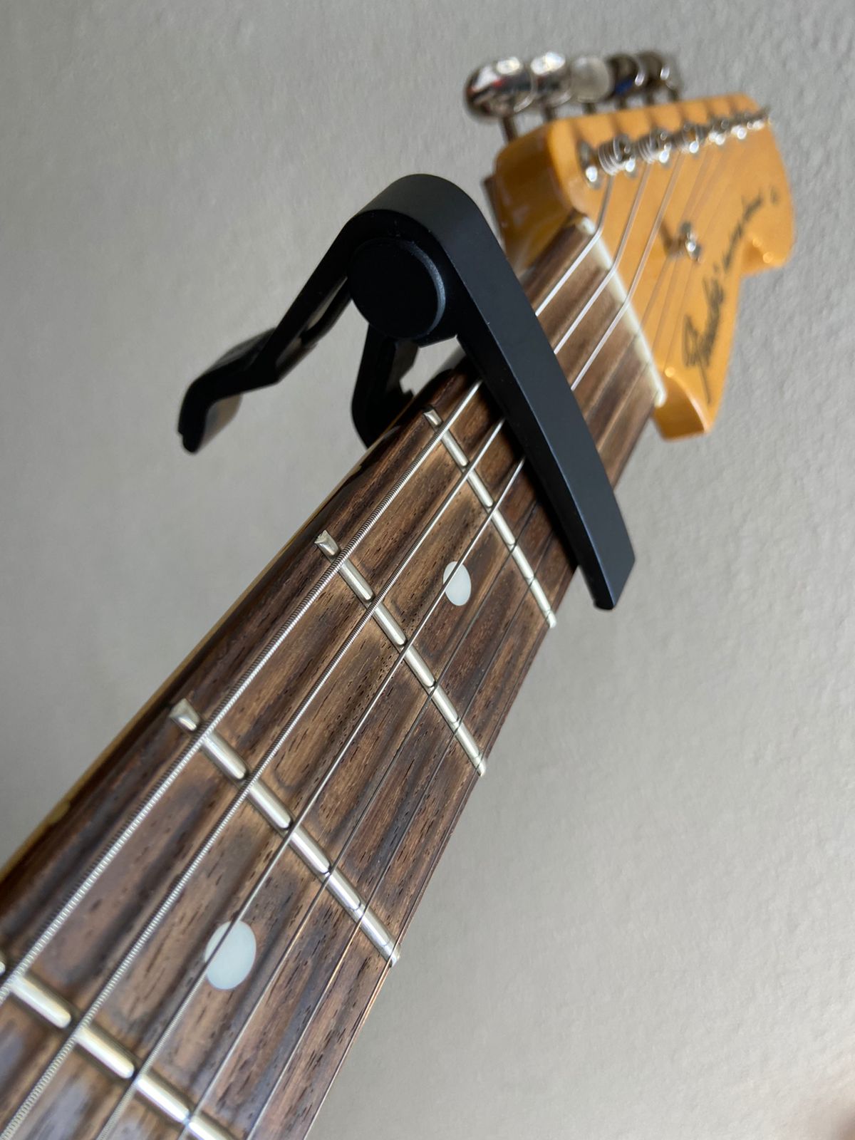 Cejillo para guitarra acústica o eléctrica Freeman FRGCP7